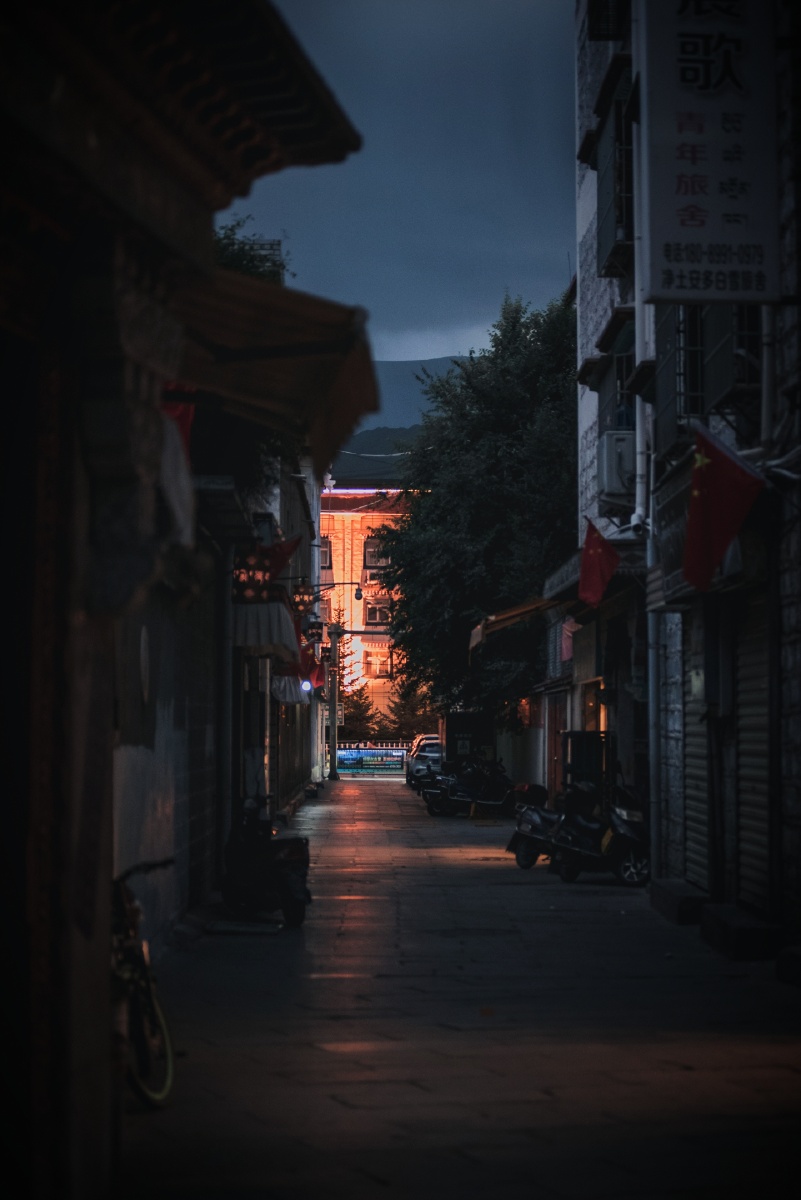 拉萨八廓街深巷