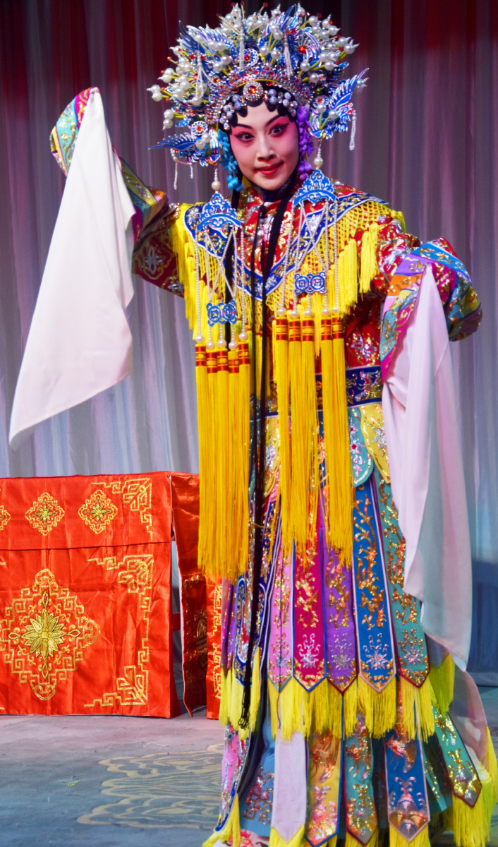 上海京剧院梅派传人炼雯晴演出贵妃醉酒