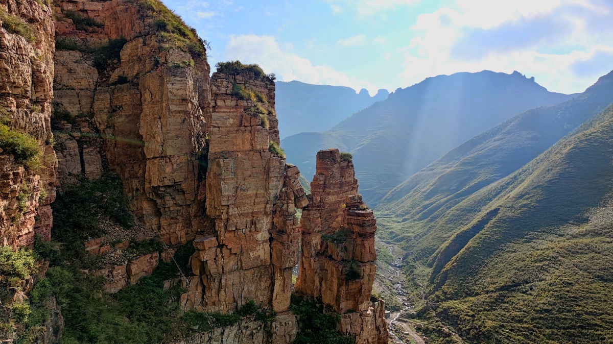 五台山中一悬崖峭壁好风光总有人为你翻山越岭而来