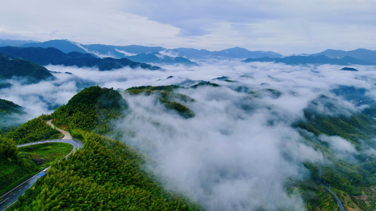 四明山云海最美盘山公路
