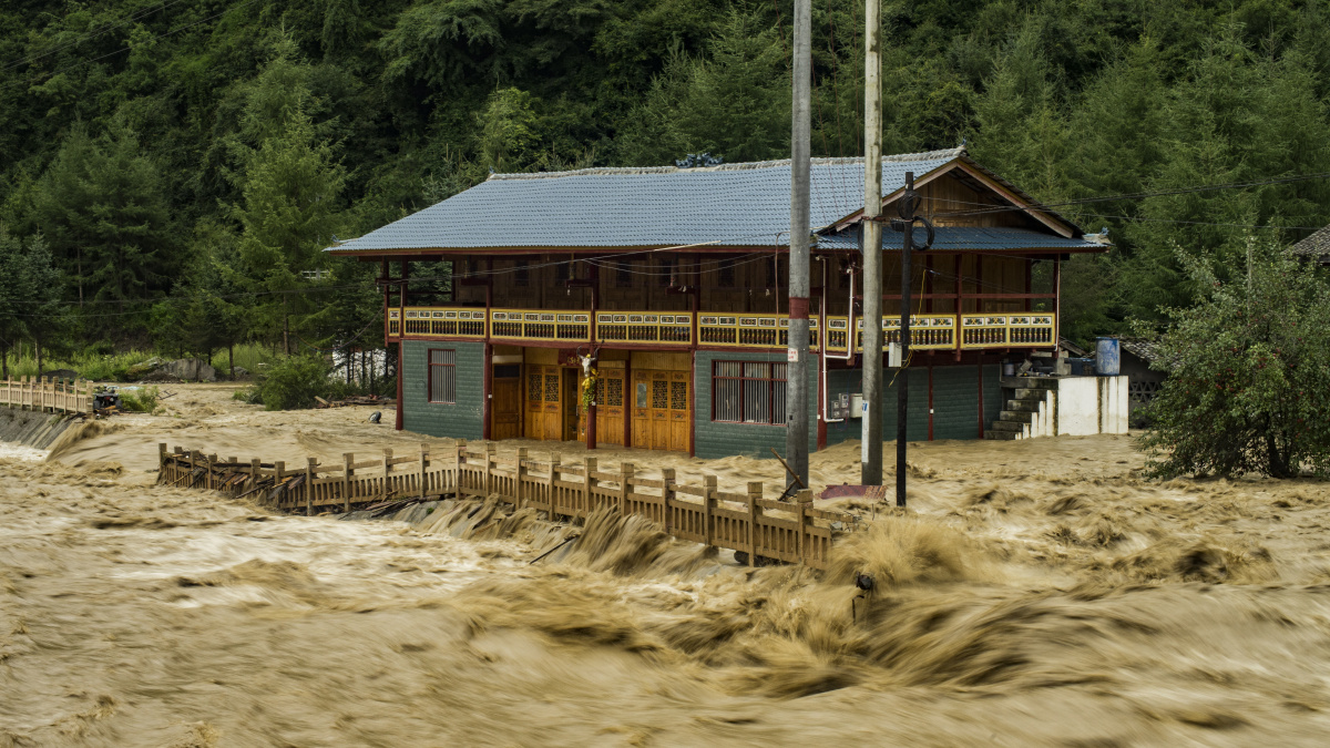 2020年平武白马寨遭遇百年不遇洪灾现场救援转移被困人员