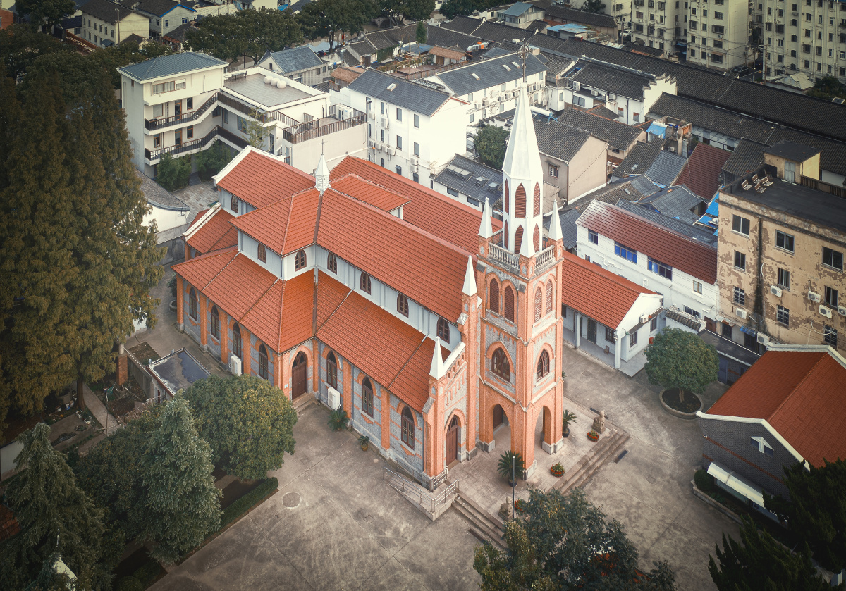 城市中的教堂上海川沙天主堂