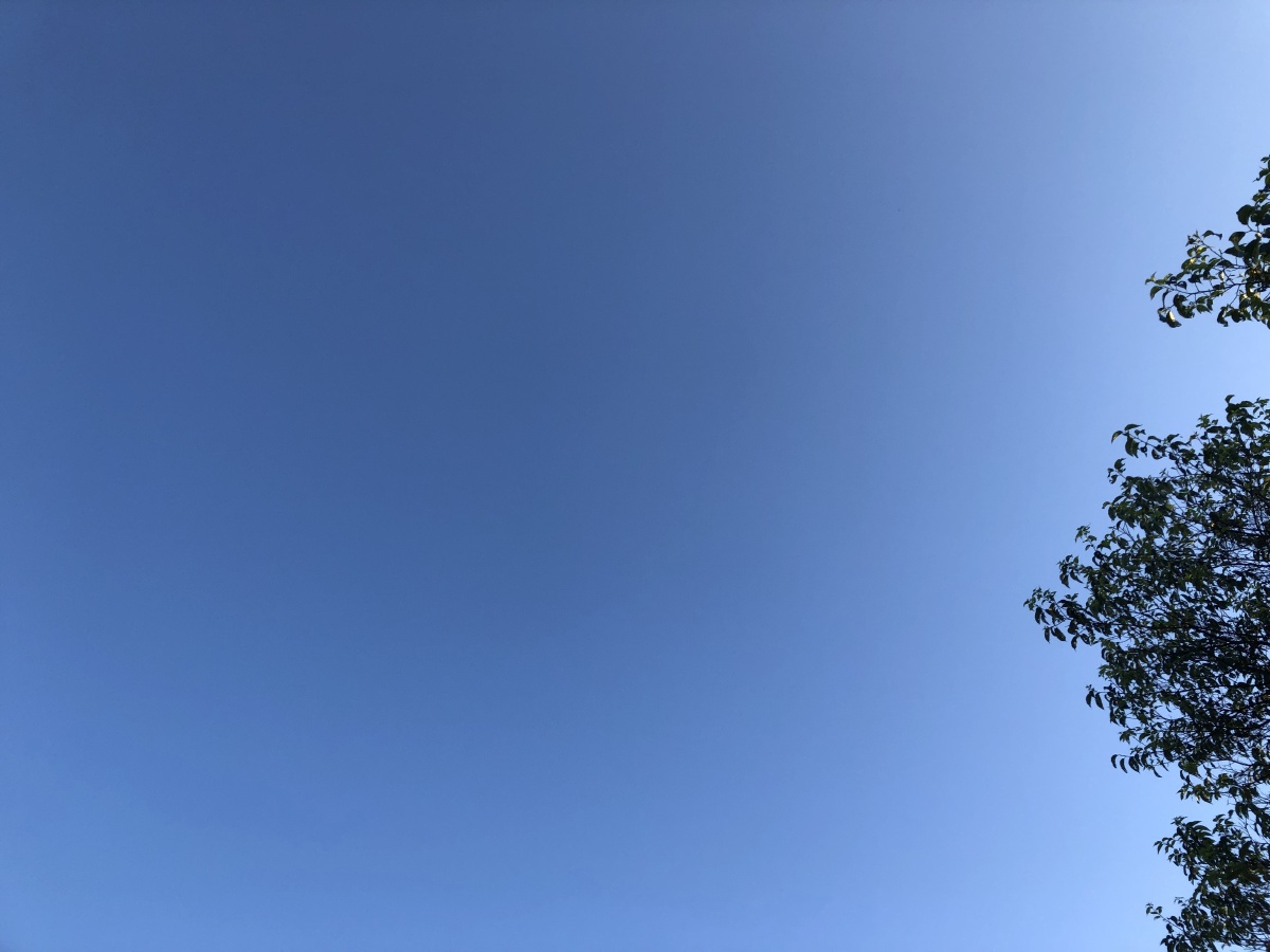 蔚蓝天空万里无云