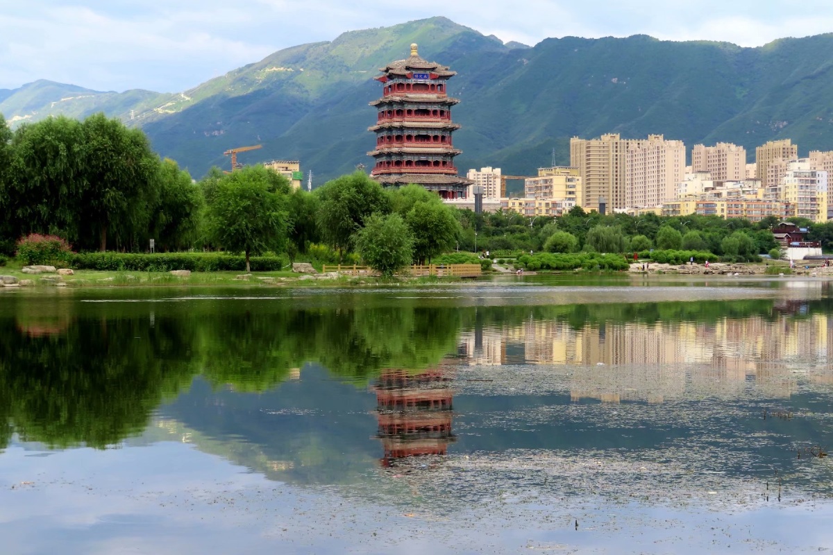 永定河景美如画2021年8月25日永定河门城湖段流水潺潺绿映两岸现生态