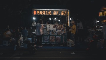 567713