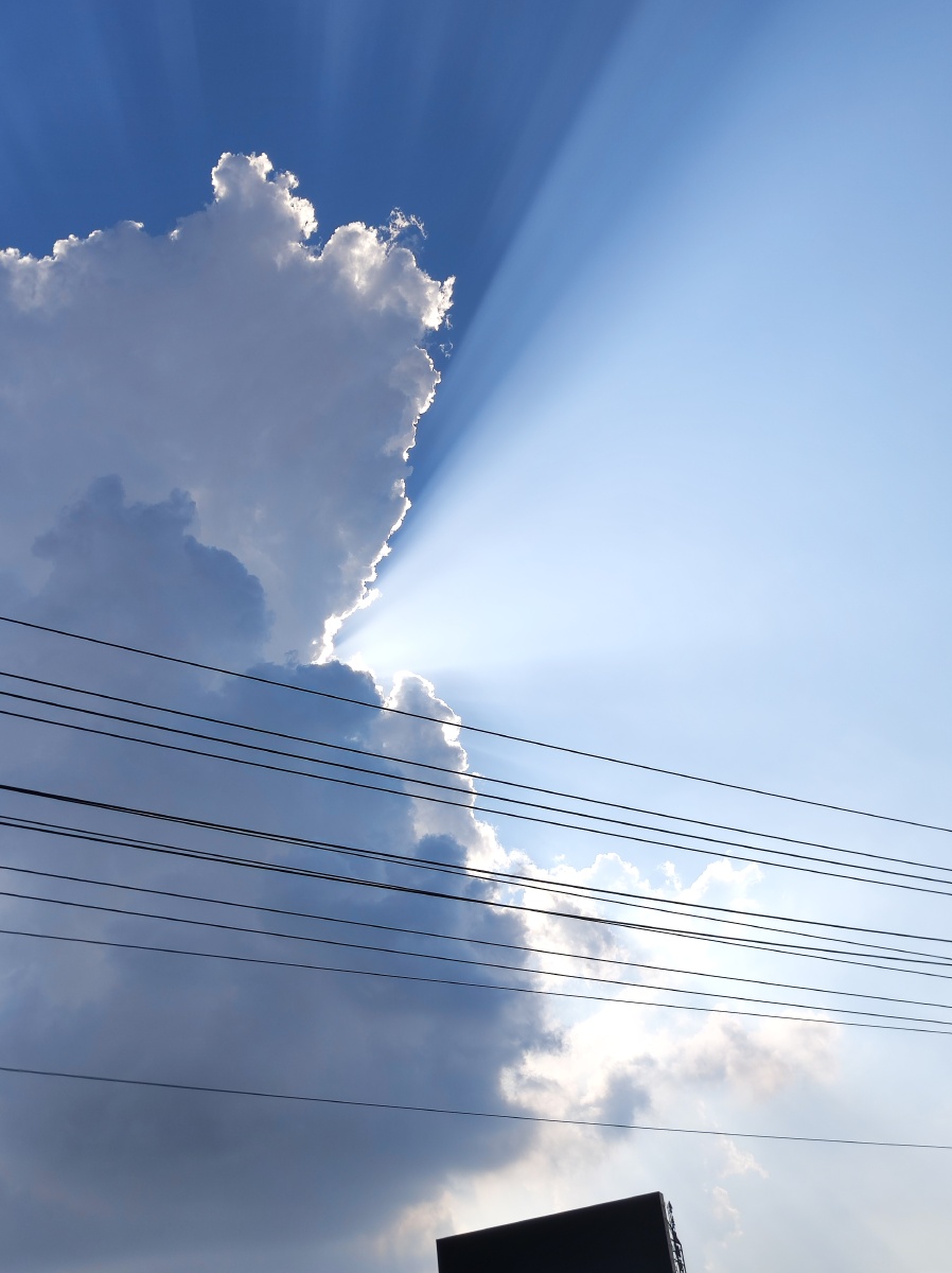 当丁达尔现象出现时光便有了形状