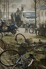 学校在清理自行车