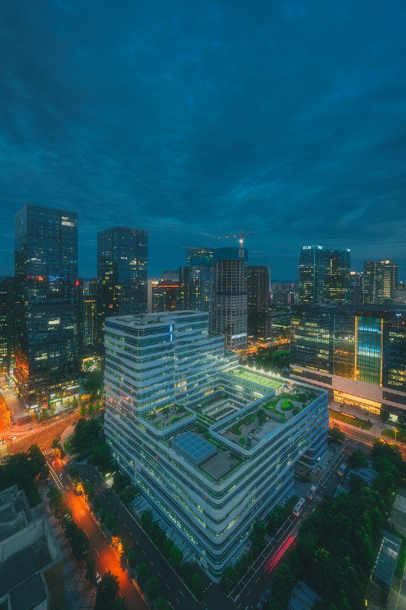 成都腾讯大厦日转夜