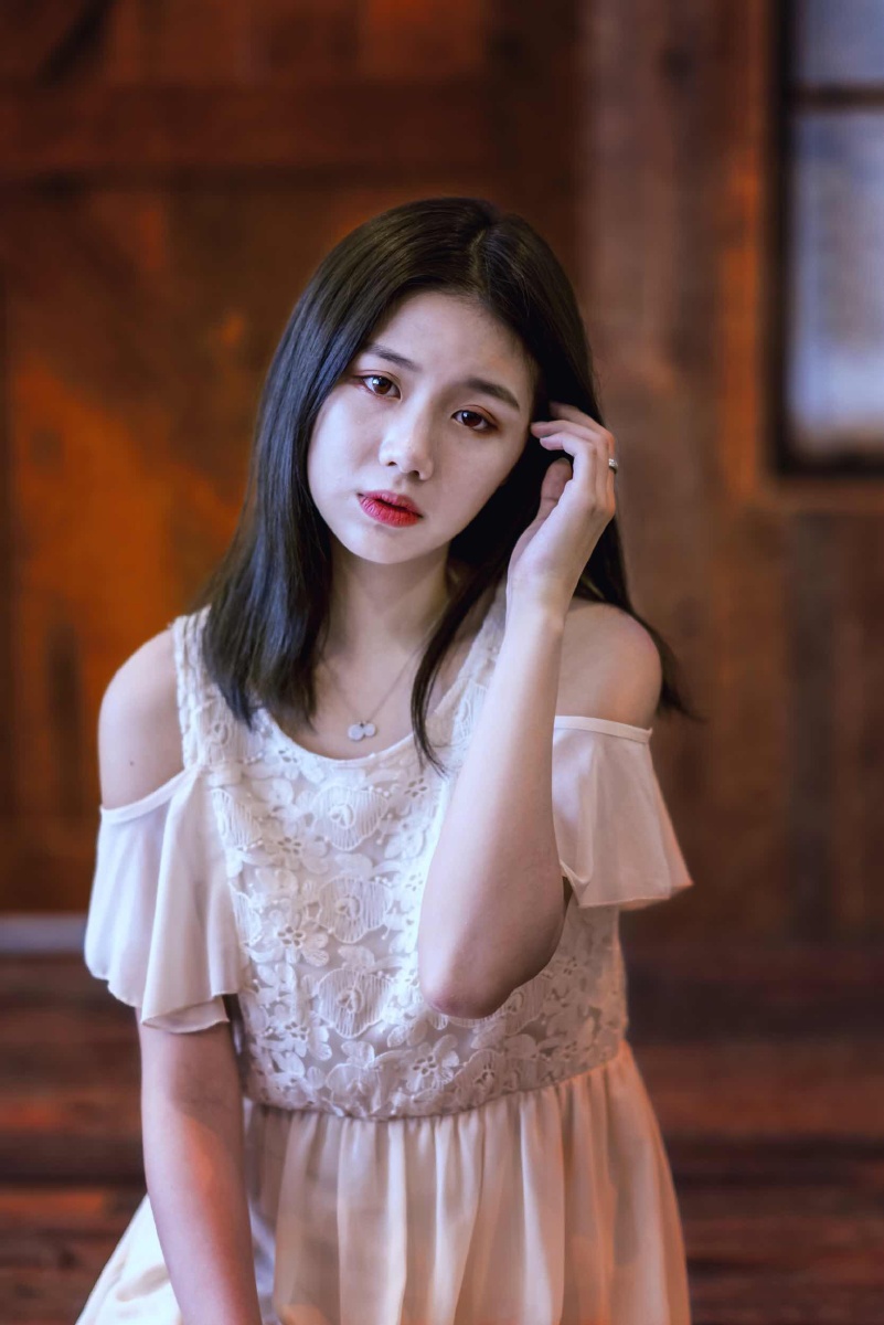 忧郁气质美女 - canwin - 图虫