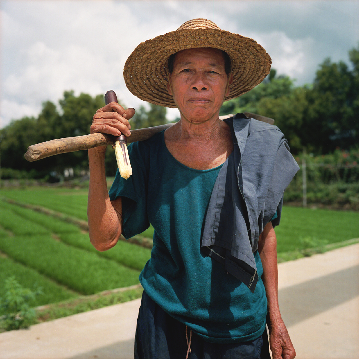 吃甘蔗的老伯 - 海南人_henry - 图虫