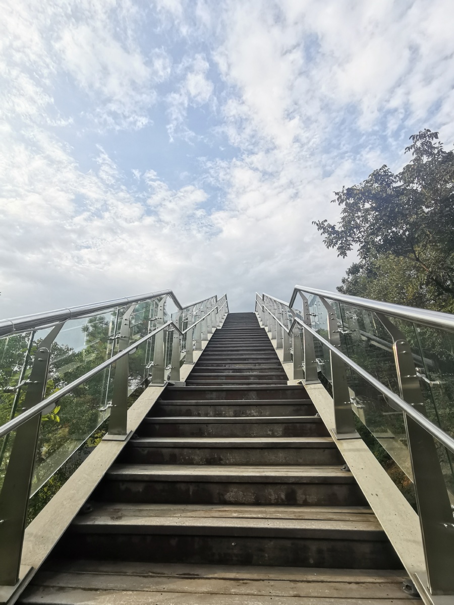 树顶玻璃栈道太湖湾露营谷