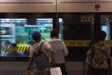 315104