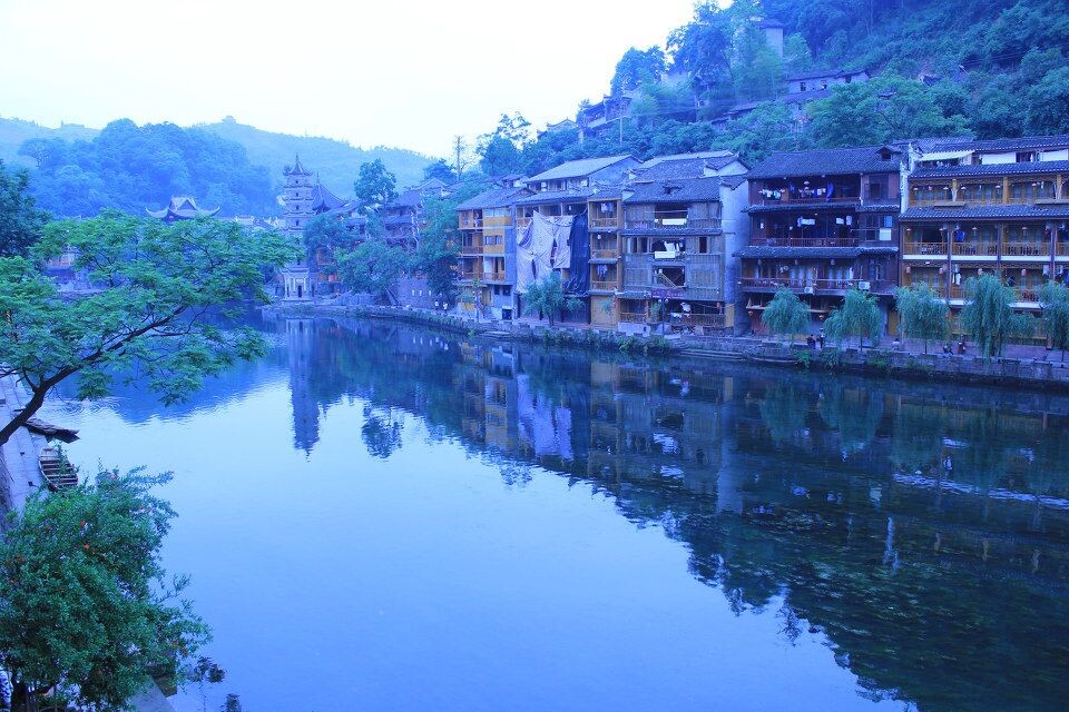 凤凰<br />
早晨的凤凰，是如此的静谧