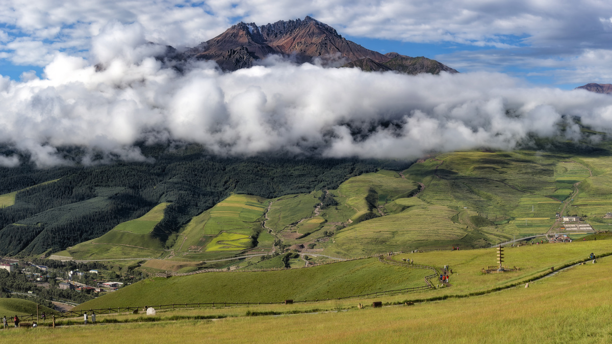 祁连牛心山全景