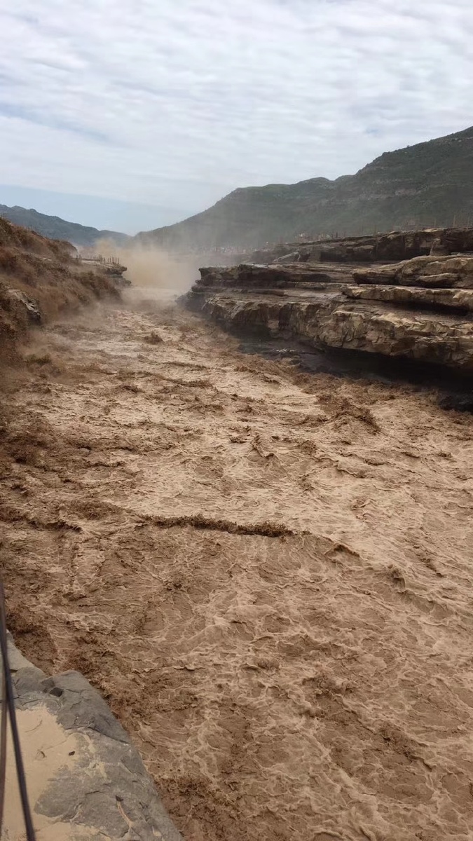 旦辞爷娘去暮宿黄河边不闻爷娘唤女声但闻黄河流水鸣溅溅