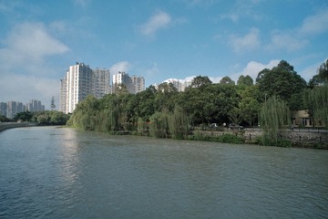 39BB9104-AD57-4684-B283-EB7BA10D50B9/L0/001