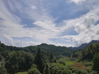2283272