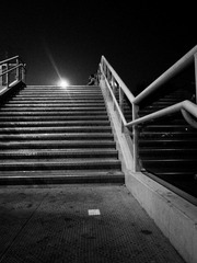 彷徨的夜晚-人行天桥bw