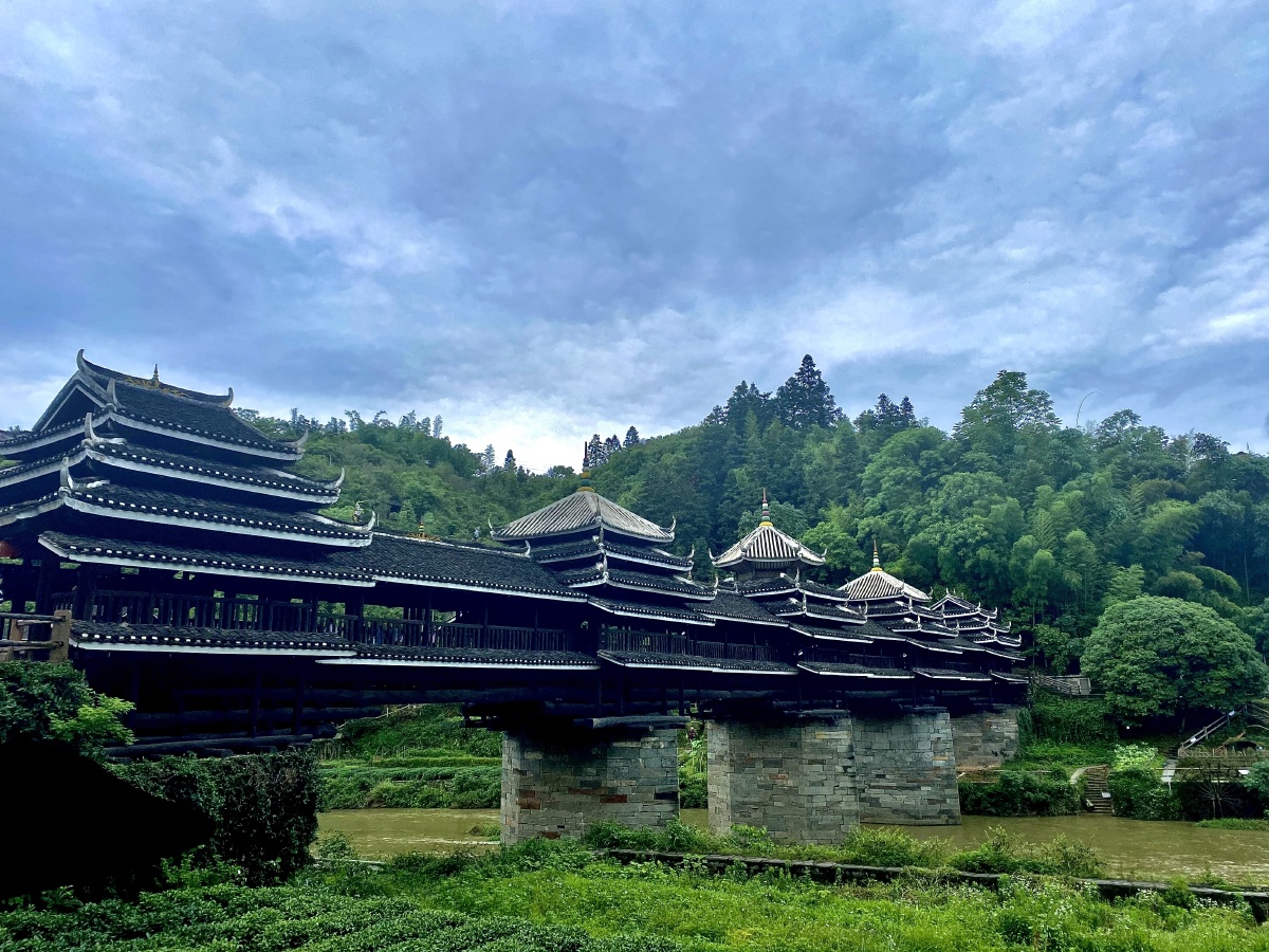 柳州市三江侗族自治区侗族百家宴非物质文化遗产榫卯结构风雨桥