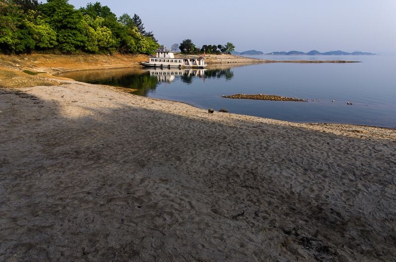 湖边晨曦1<br />
