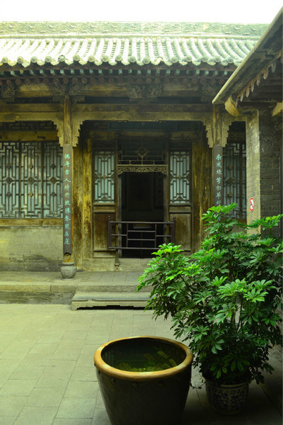 王家大院 的 水缸