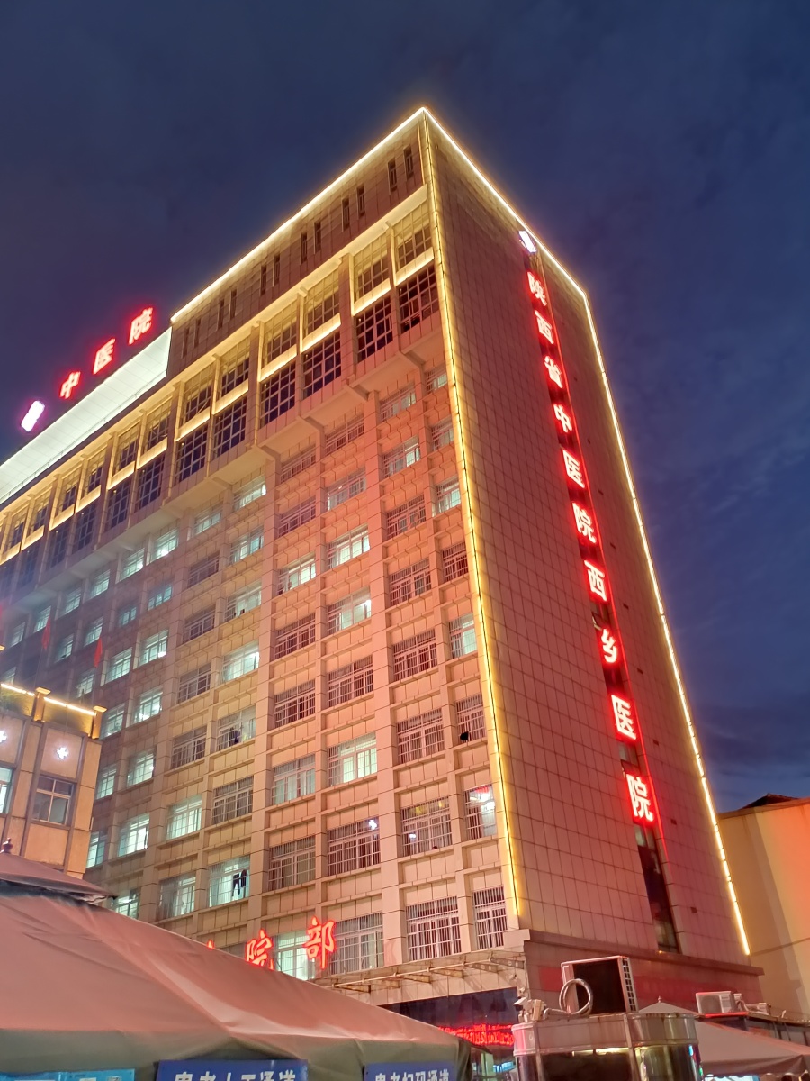 县医院的夜景不也很美吗