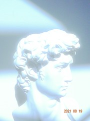 143068