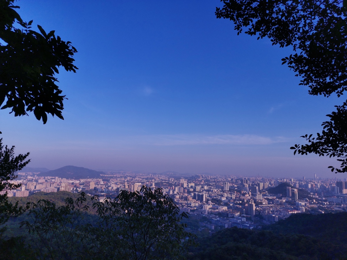 广州市白云山风景名胜区远看广州城