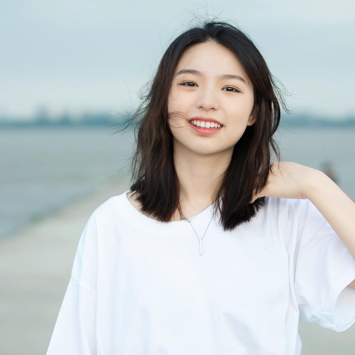 拍摄于杭州江东大桥这里特别适合拍摄清新人像背景比较干净