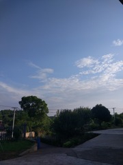 385818