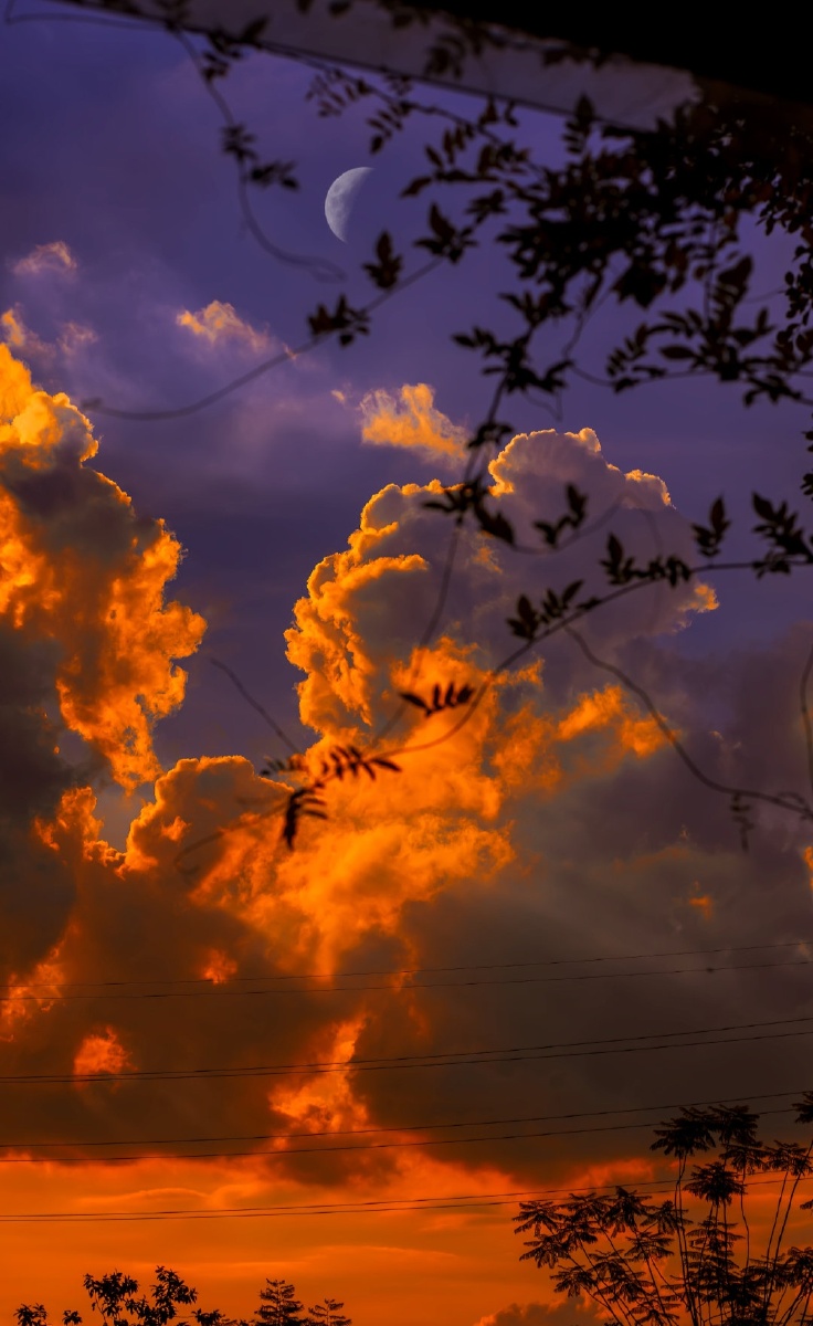 落日下的云朵最是温柔了呢