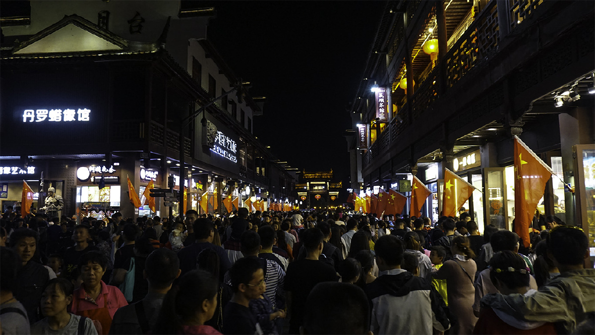 人潮国庆节假期古秦淮夜晚人潮人海的景色