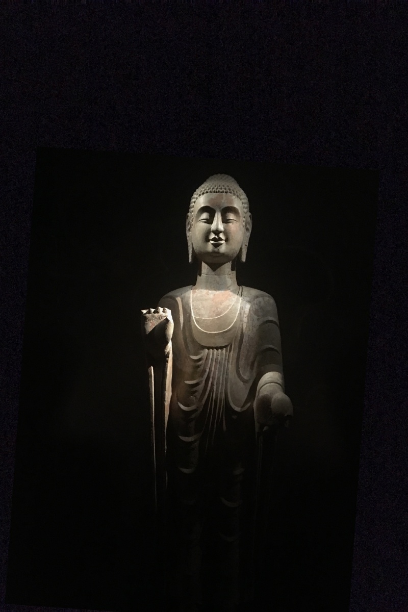 一尊佛像手机摄影