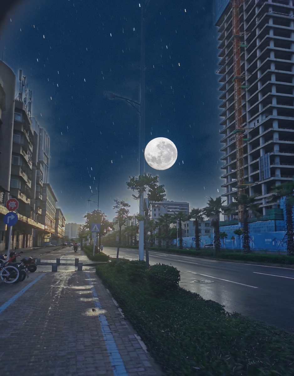 月亮下的街道