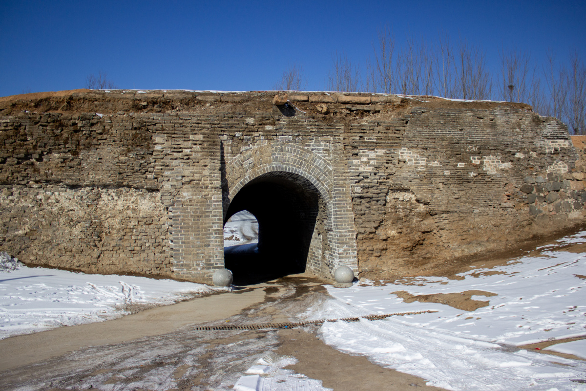 永平府有过辉煌时光的府城如今留存的只有残损的望京门小西门一段破损