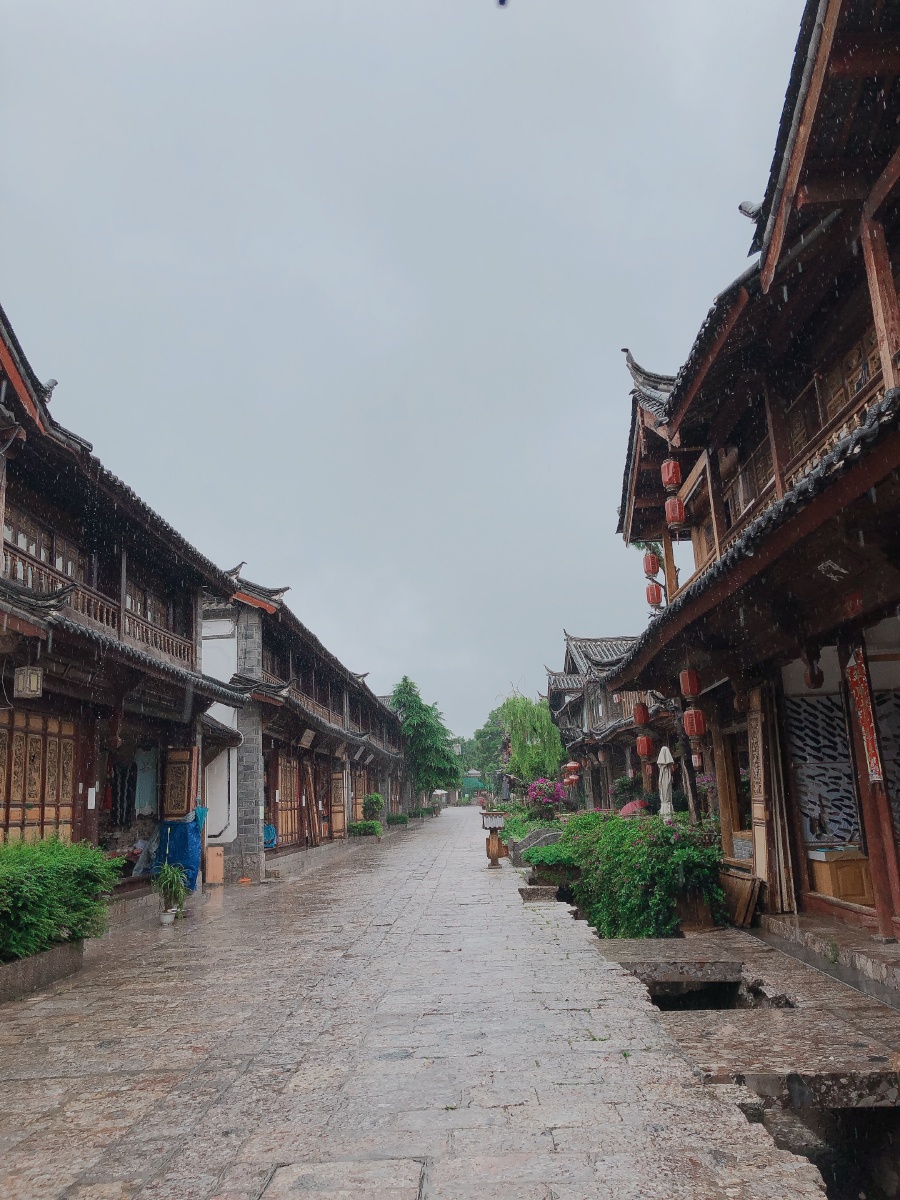 雨天的古镇