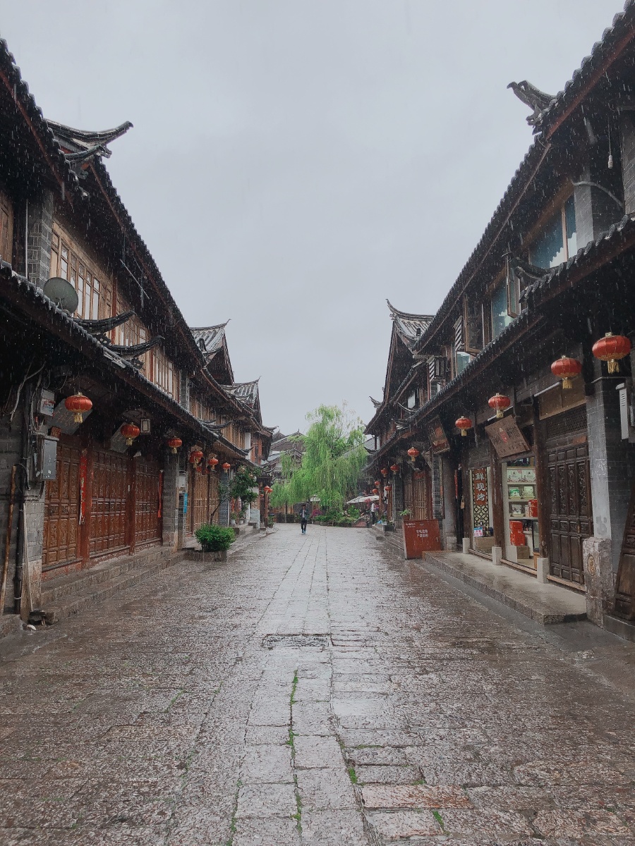 雨天的古镇