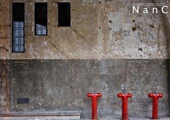 三三