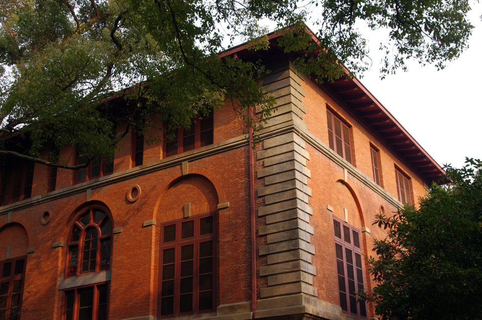 浙大之江老校区的红砖房