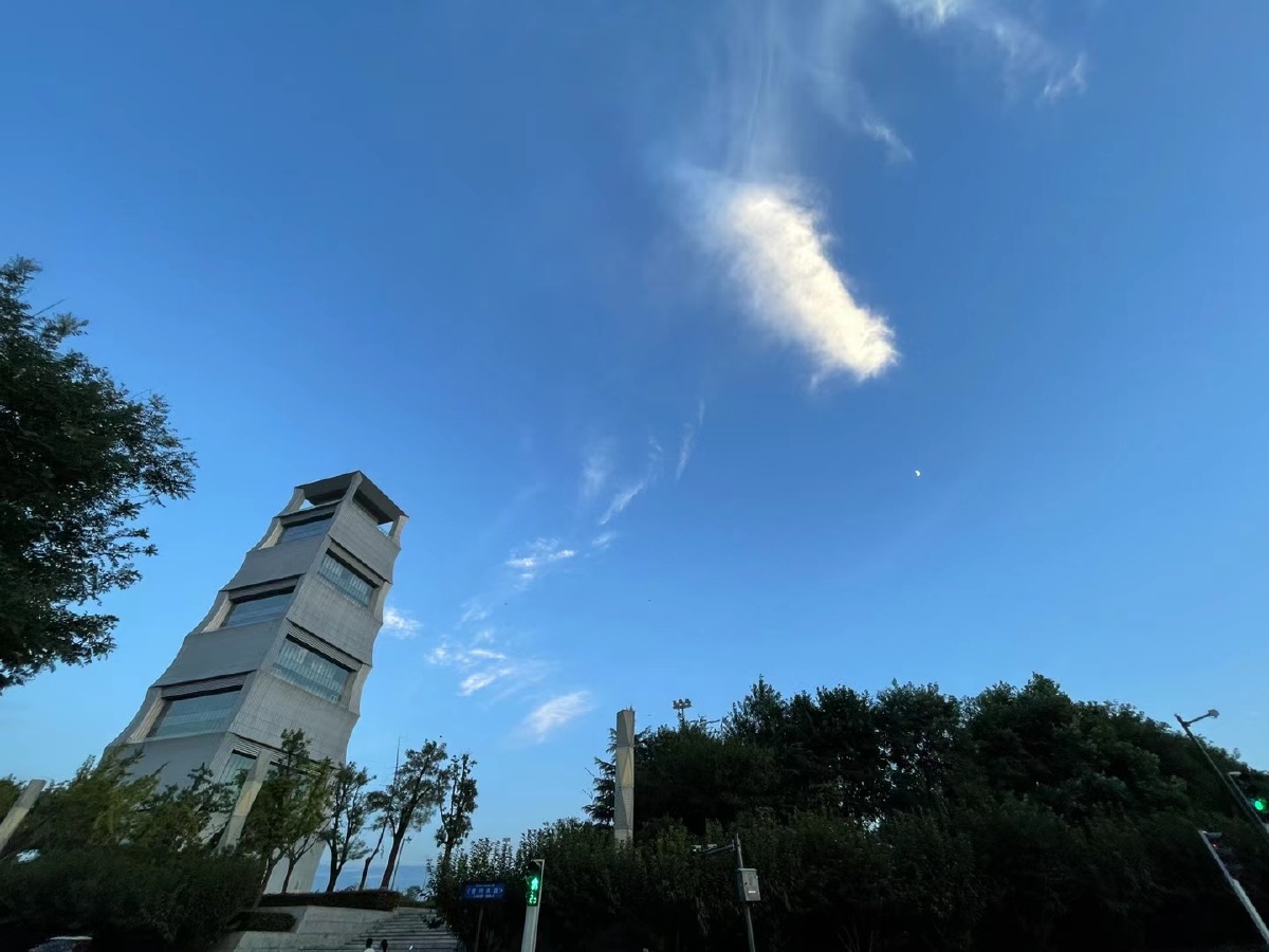 道阻且长行则将至行而不辍未来可期前方的路会有曲折但也充满希望