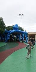 821758