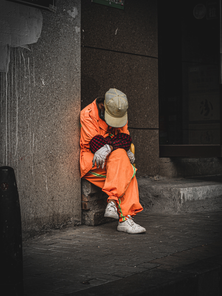 可护幼子成长但这碎银几两也断了儿时的念想让少年染上沧桑压弯了脊梁