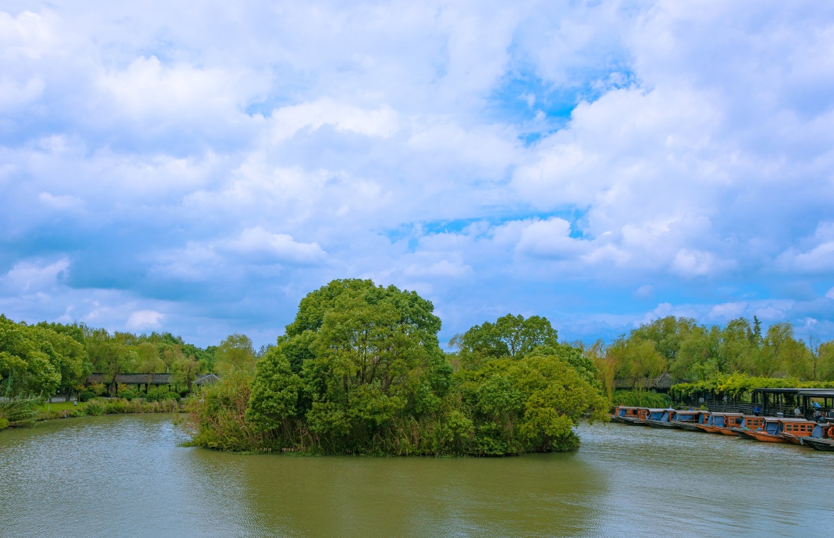 天气晴朗纯粹的蓝天白云心情非常愉悦05777662716275