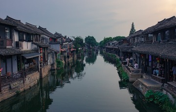 161498