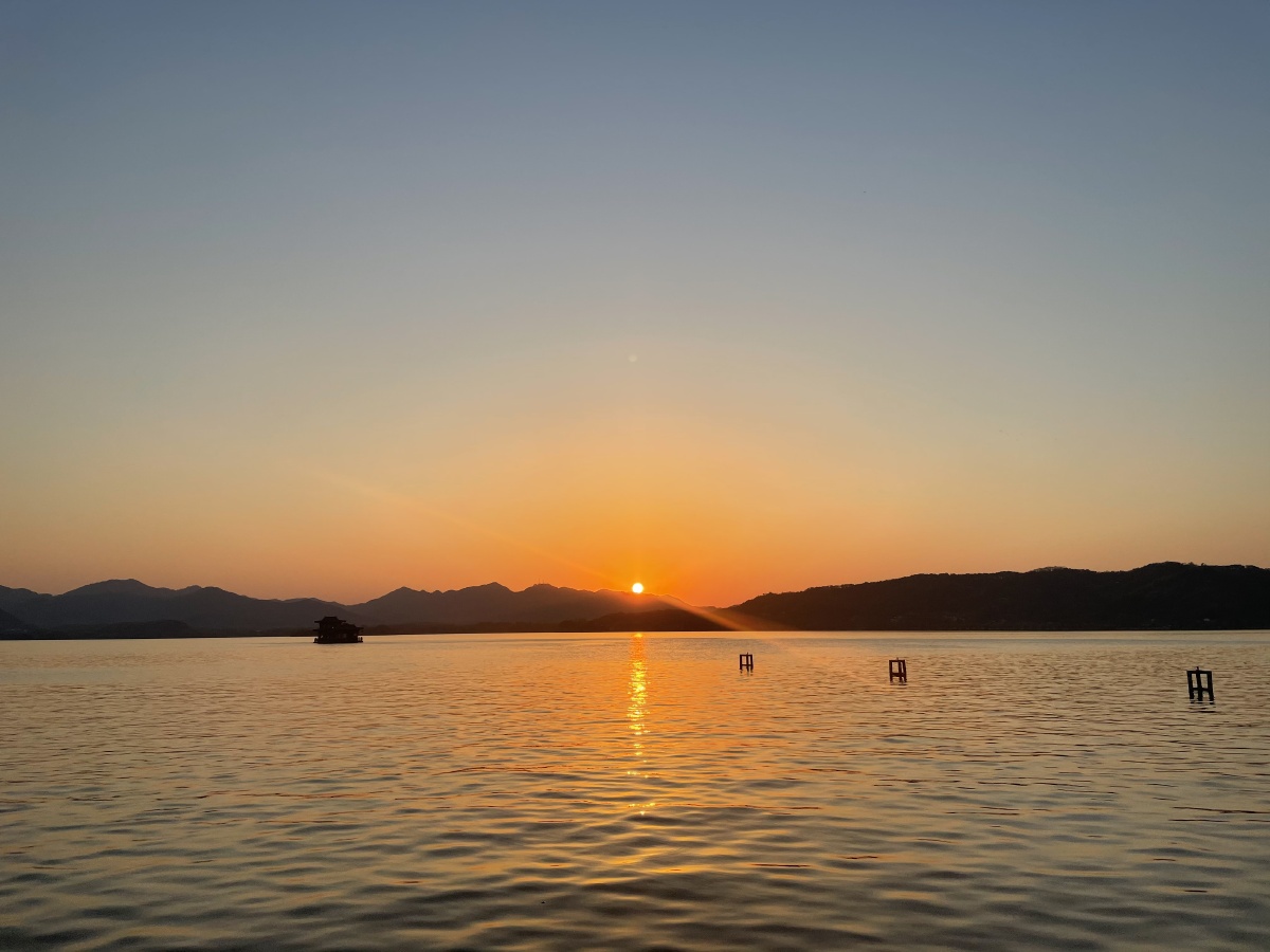 西湖清晨的美景