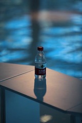 水