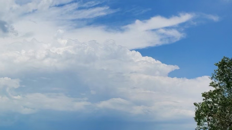 蓝天白云背景图舒适的天气,带给你舒适的心情