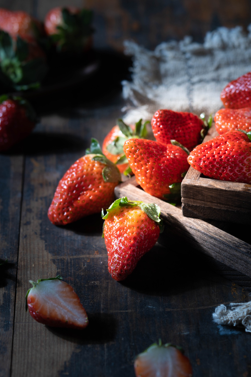 草莓- 影拉拉静物摄影 - 图虫