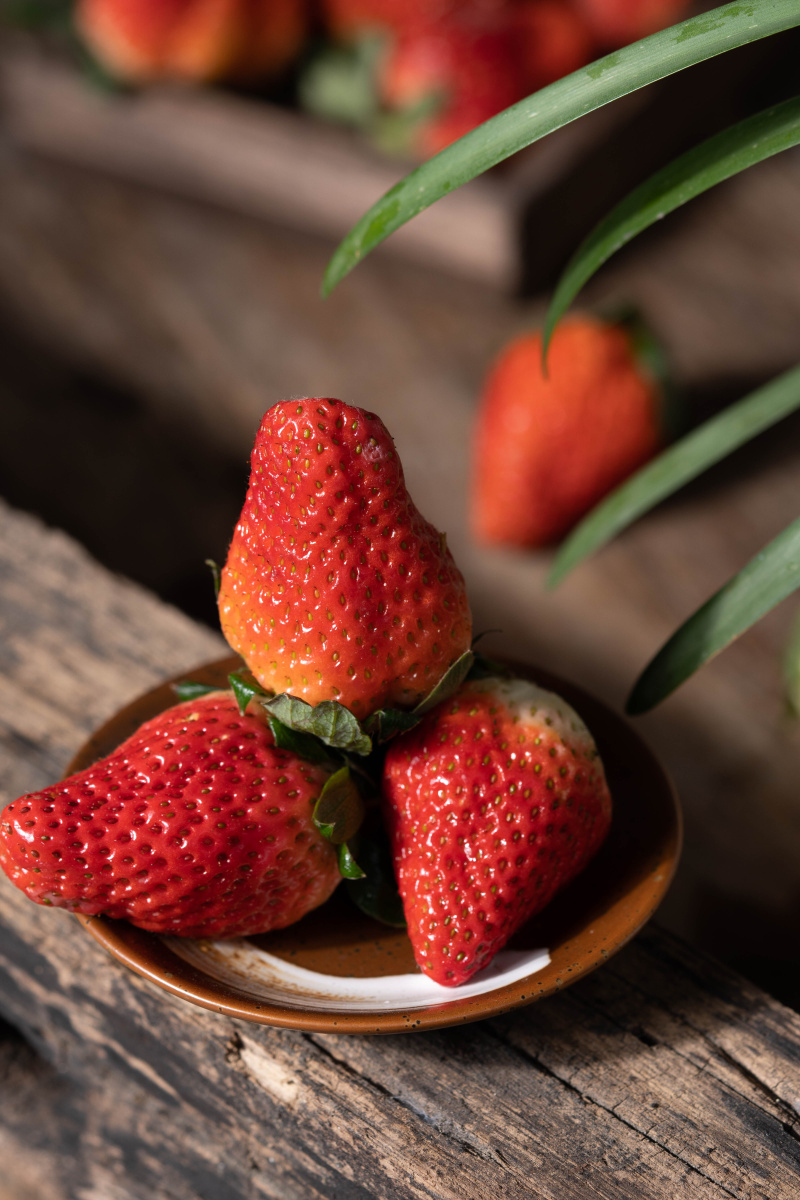 草莓- 影拉拉静物摄影 - 图虫