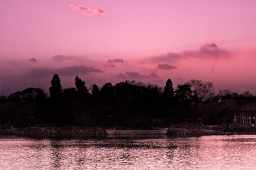 未名湖.jpg